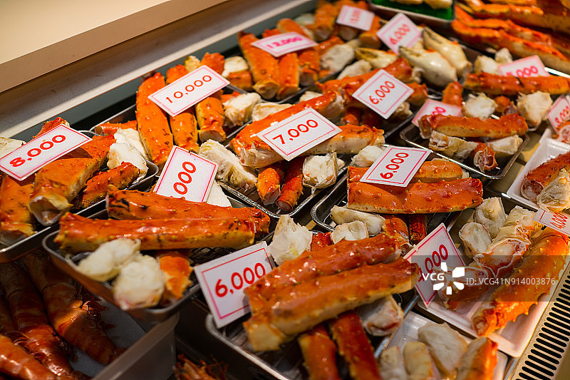 日本大阪黑门市场出售的蟹腿图片素材