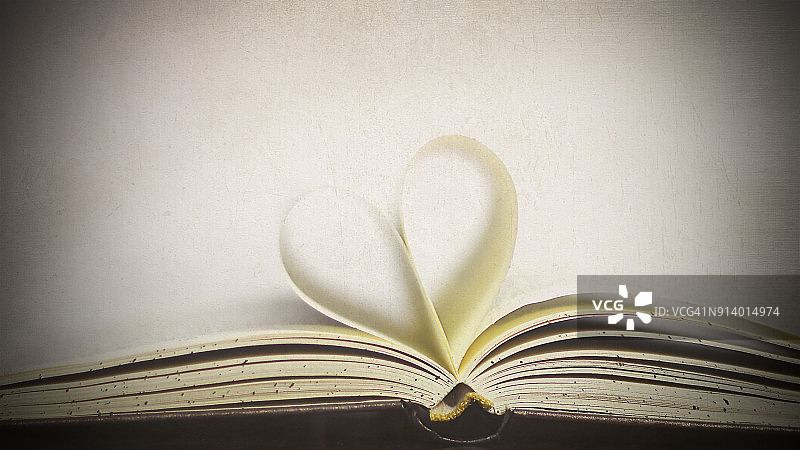书籍爱心图片素材