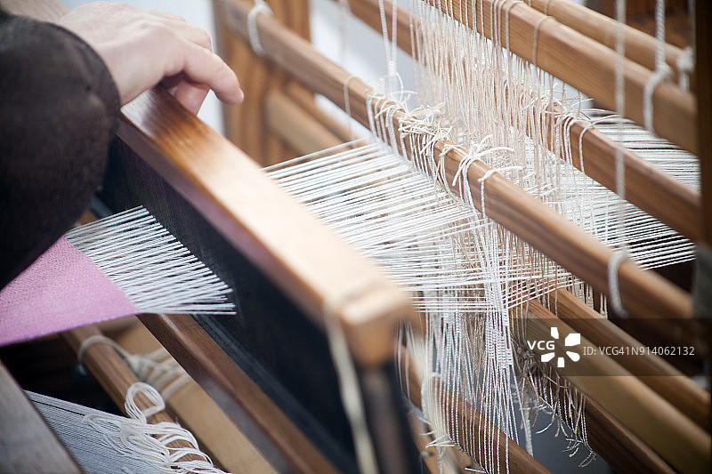 旧式传统织布机特写图片素材