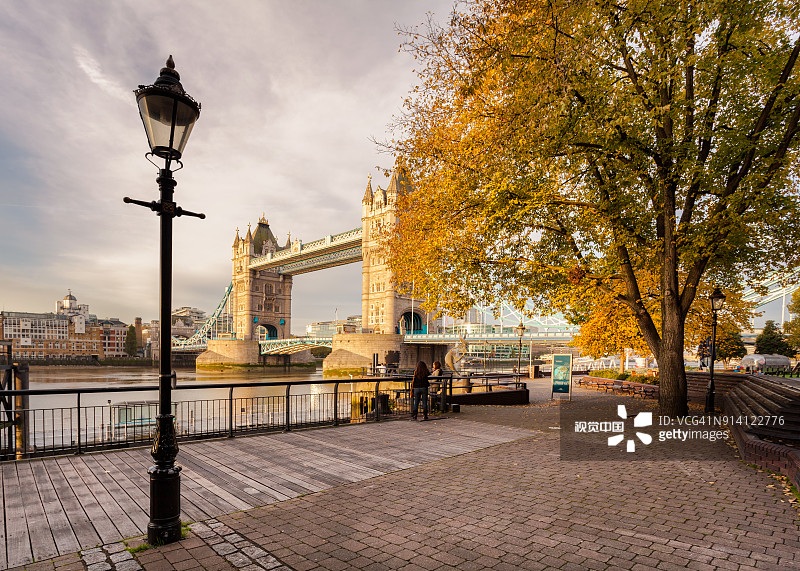 伦敦塔桥秋景图片素材