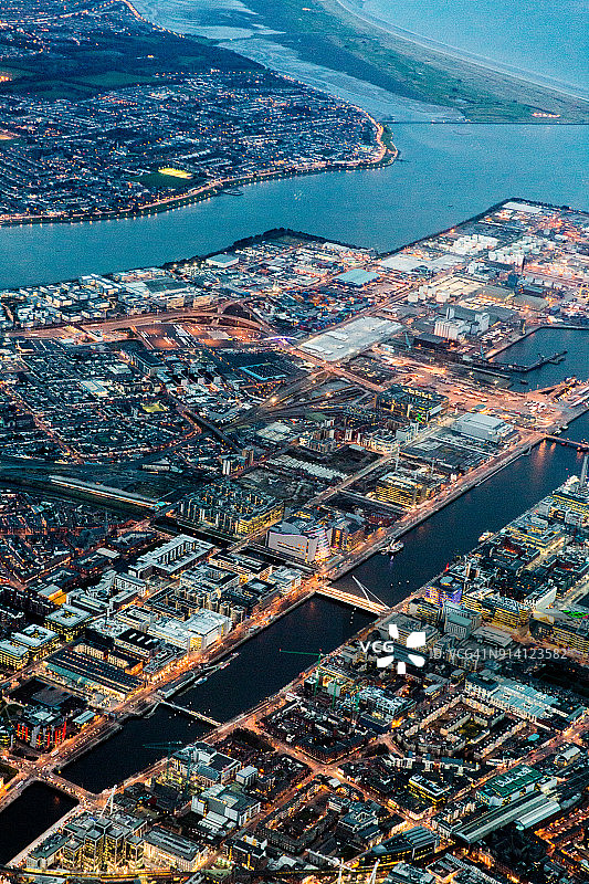 爱尔兰都柏林暮色鸟瞰图图片素材