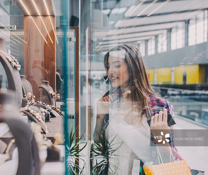 购物的女人图片素材