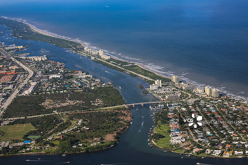 朱庇特海滩入口的鸟瞰图图片素材