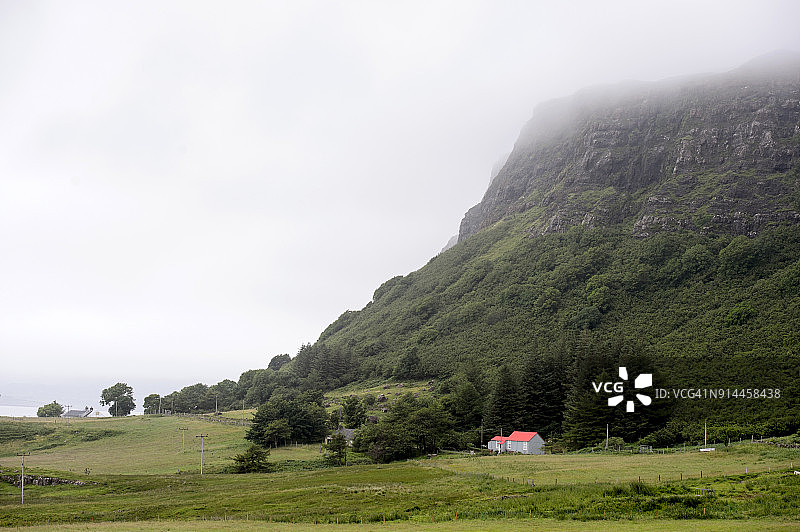 苏格兰马尔岛巴尔纳哈德的节日小屋图片素材