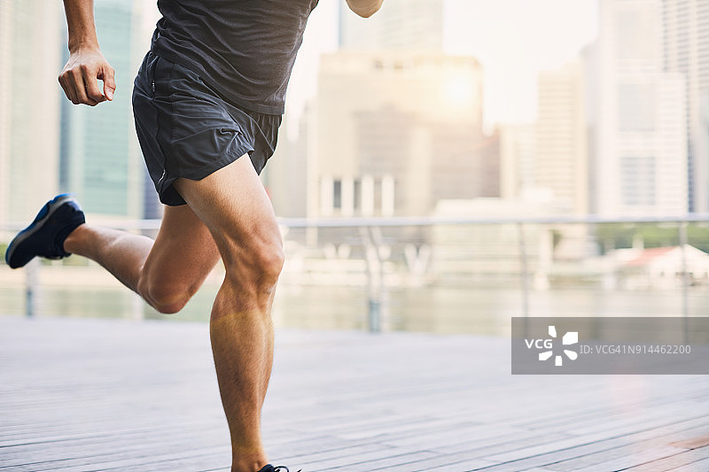 在新加坡滨海湾海滨训练和跑步（亚洲）图片素材