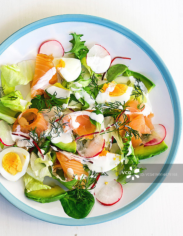 烟熏三文鱼沙拉图片素材