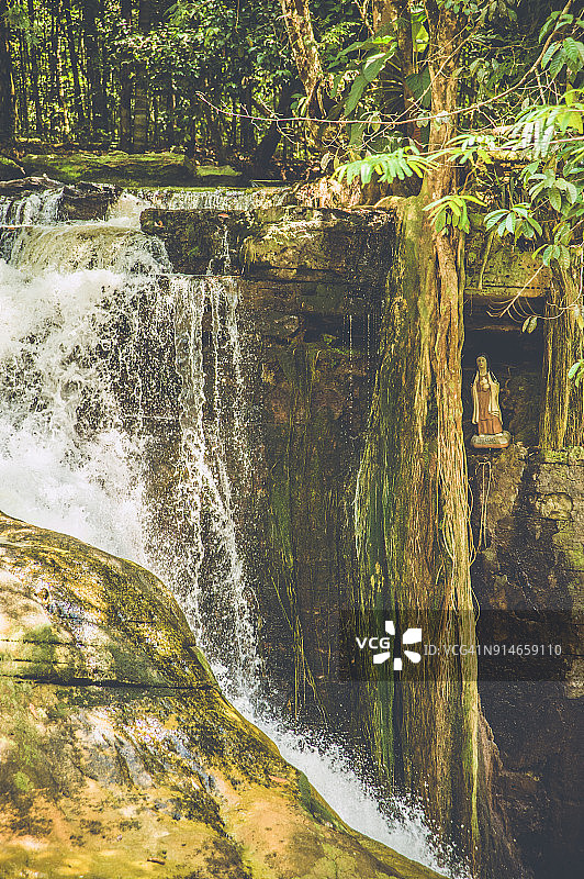 圣徒与瀑布雕像图片素材