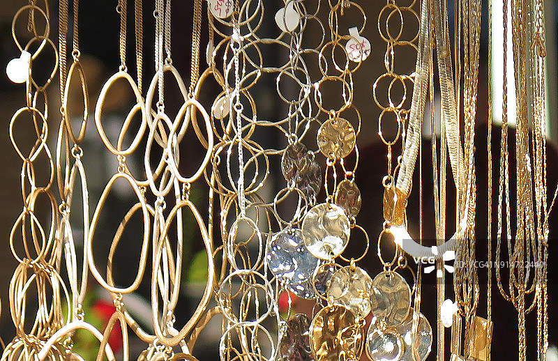 美国华盛顿特区跳蚤市场里的珠宝图片素材