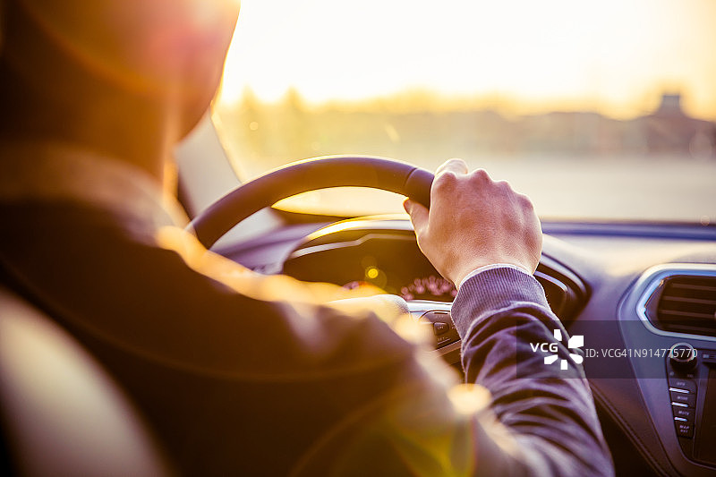 人驾驶汽车图片素材