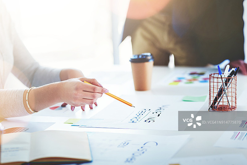 是时候寻找新客户了图片素材