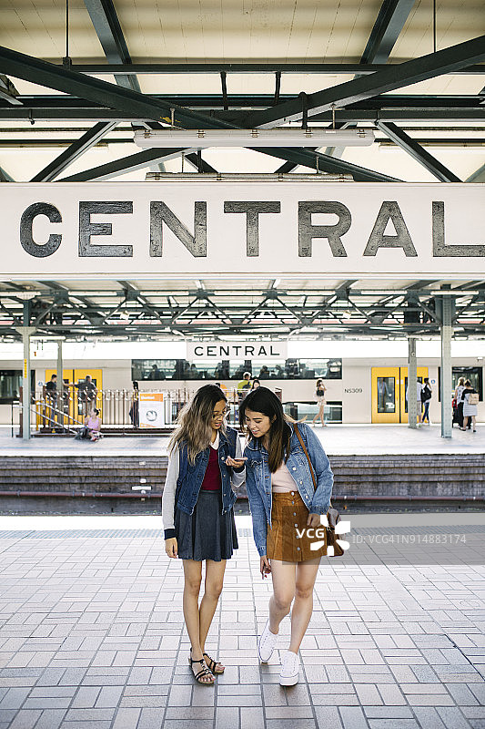 悉尼中央火车站的亚洲潮人图片素材