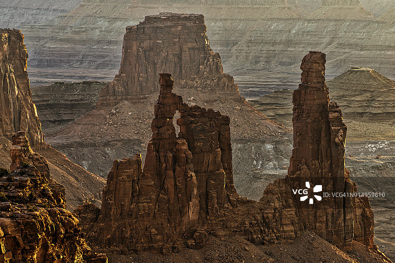 洗衣妇、怪物岩石和机场塔台图片素材