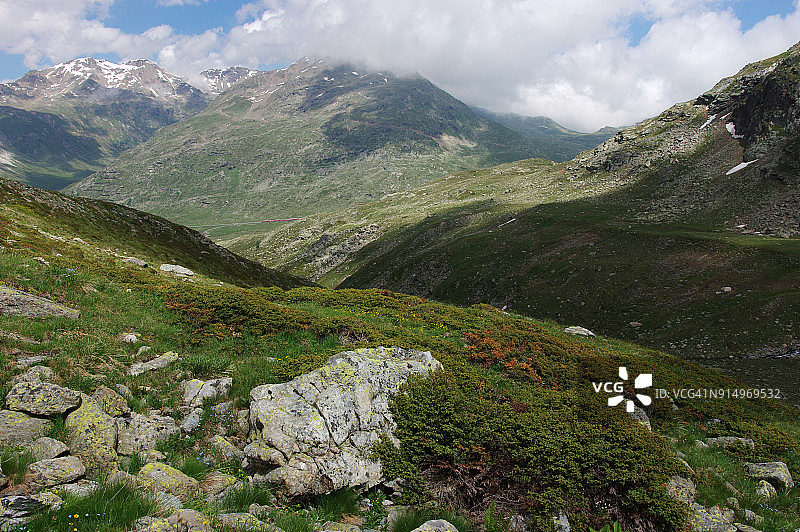 前往迪亚沃勒扎途中的高山风光图片素材