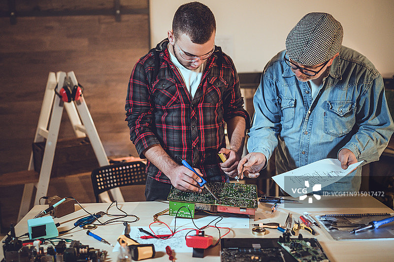 修理PCB板图片素材