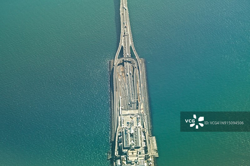 日本东京湾海上高速公路空中航拍图片素材