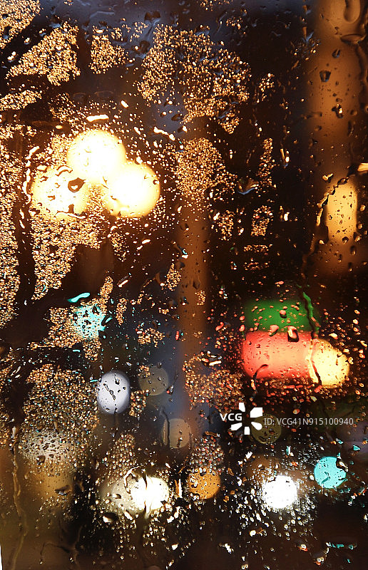 市中心黄昏雨景图片素材