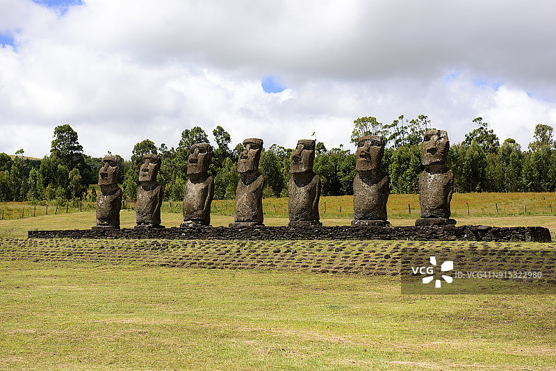 复活节岛阿胡阿基维的摩艾石像遗址图片素材
