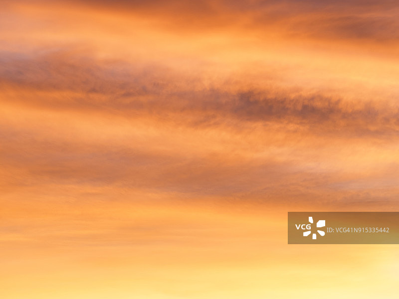 日落时分西班牙瓦伦西亚的彩色云霞图片素材