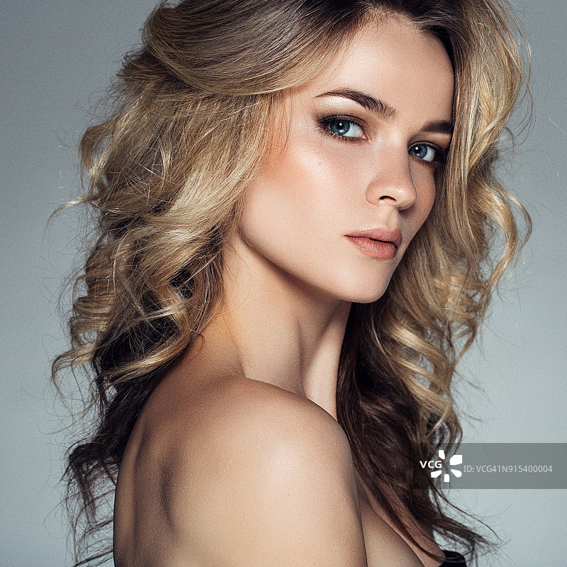 年轻漂亮女子照片图片素材