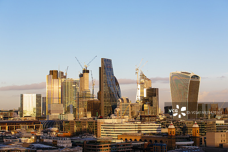英国伦敦金融区闪闪发光的高楼大厦图片素材