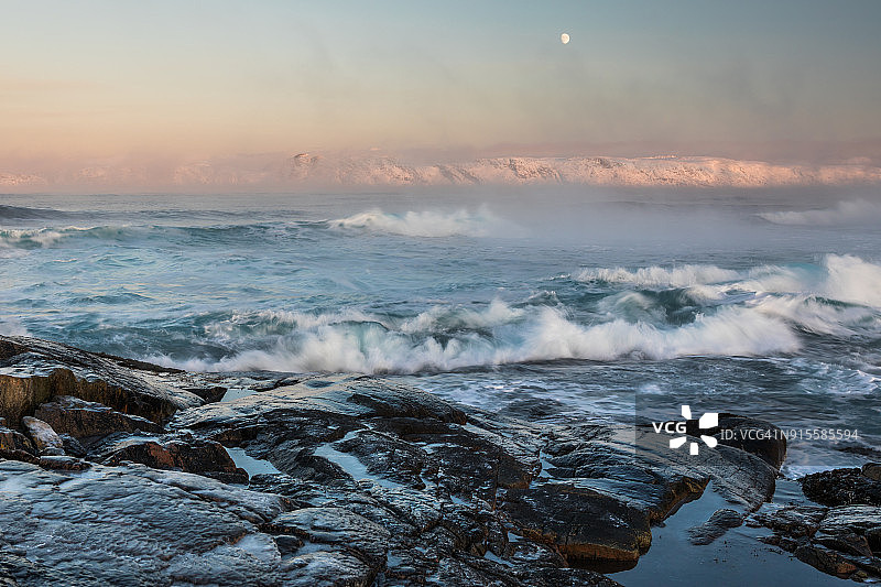 严寒中的暴风海图片素材