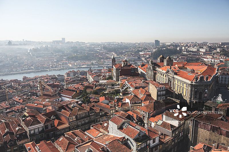 葡萄牙波尔图城市天际线和杜罗河鸟瞰图图片素材