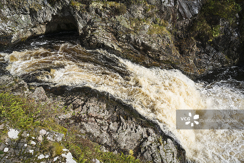 苏格兰博纳桥附近新河上的辛瀑布图片素材