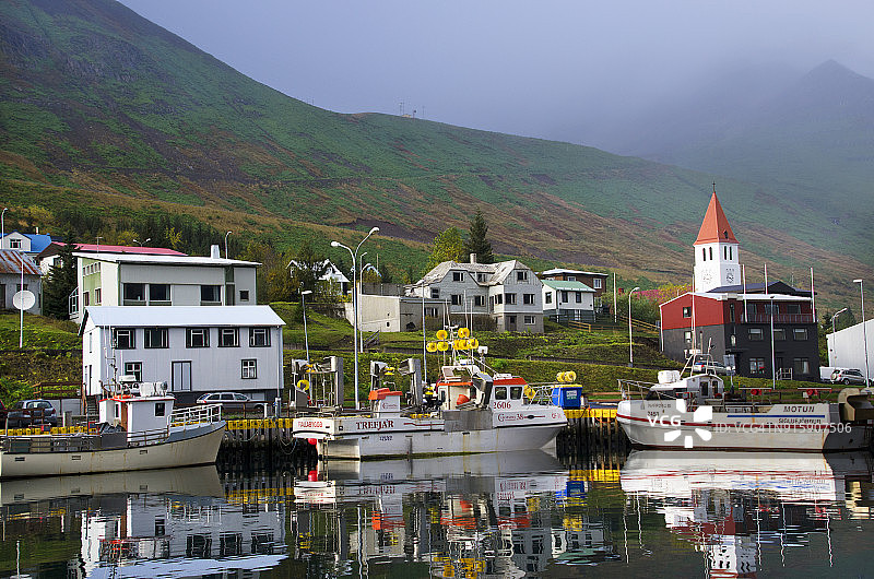 锡格吕菲厄泽镇倒影图片素材