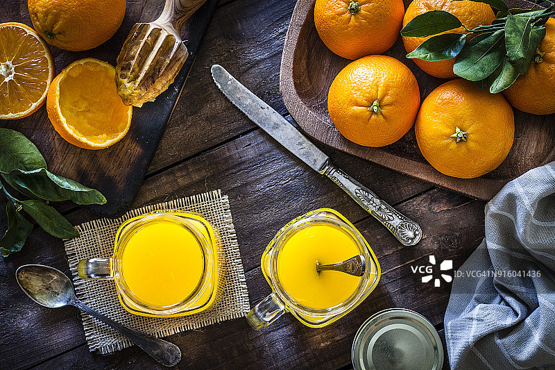 在家制作橙汁图片素材