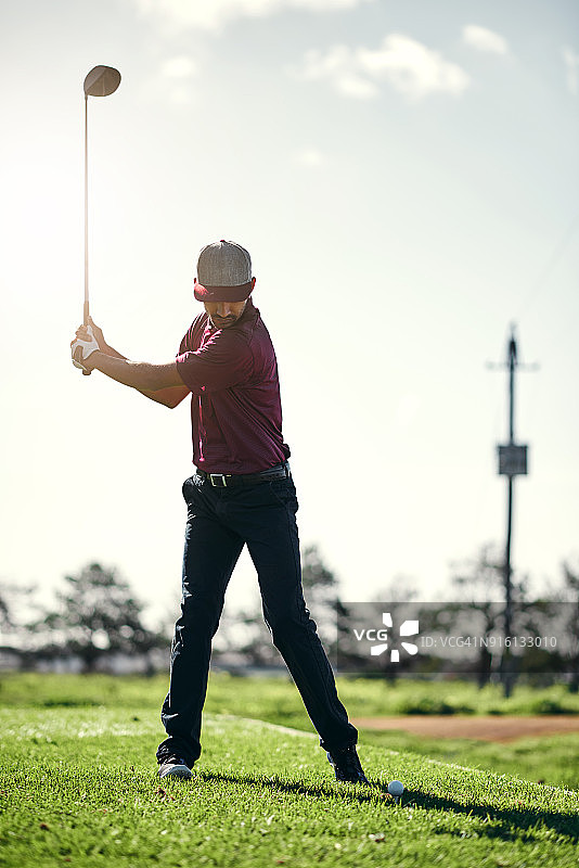 后拉并摆动图片素材