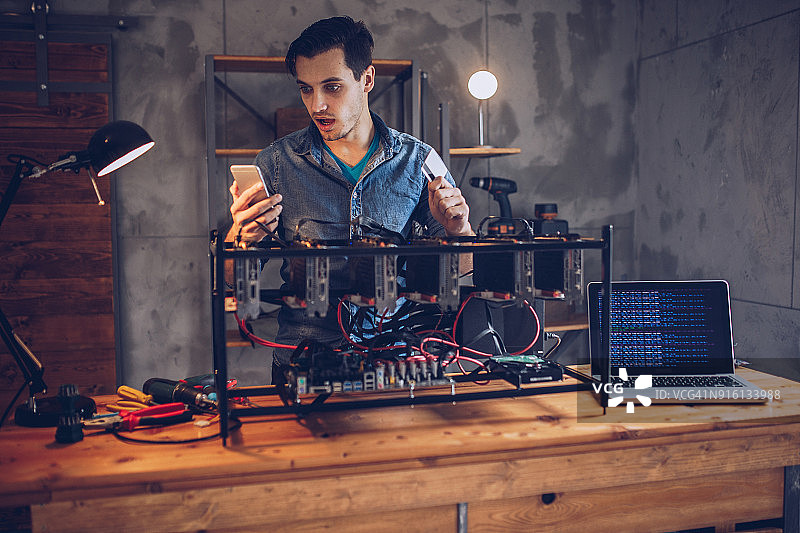 他简直不敢相信自己的眼睛图片素材