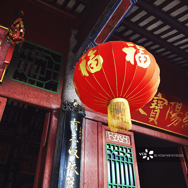 寺庙里的中式灯笼图片素材