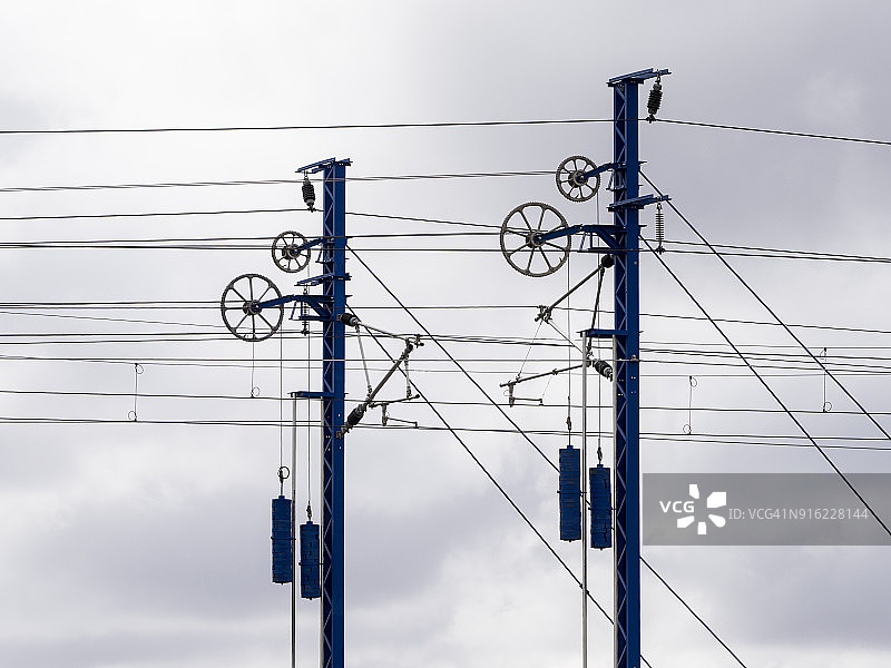 西班牙巴伦西亚AVE高速列车桥梁铁路轨道和电塔图片素材