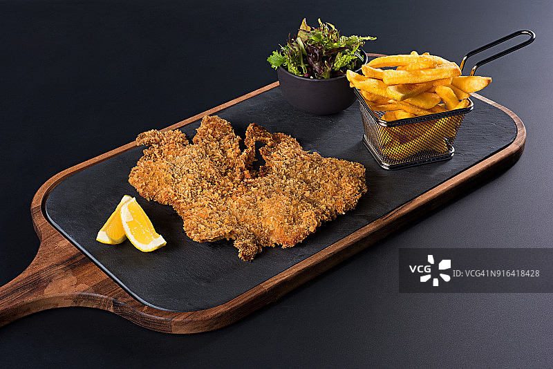 炸肉排配炸薯条图片素材