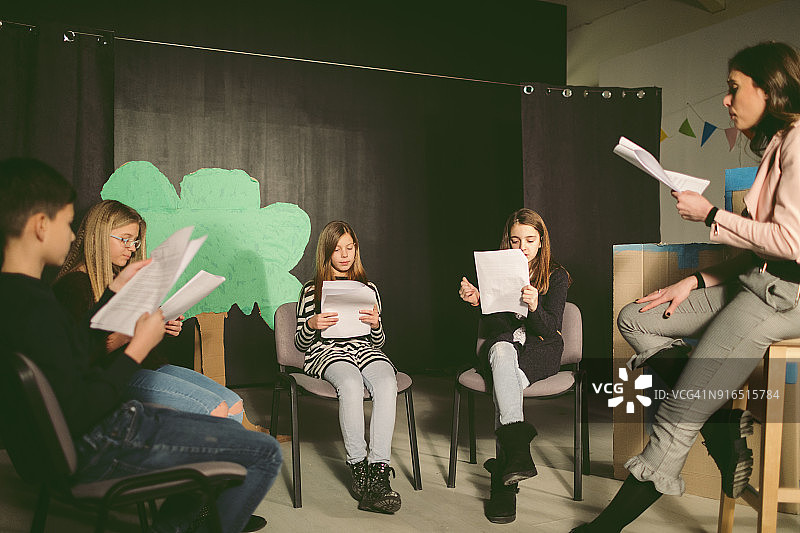 学校戏剧排练图片素材