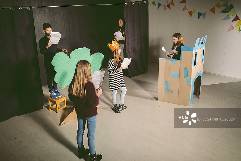 学校戏剧排练图片素材