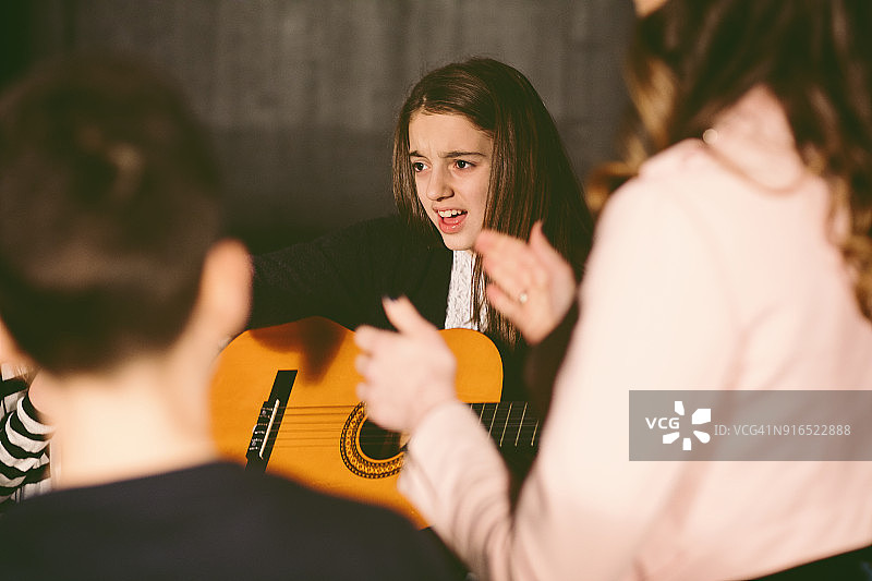 学校戏剧排练图片素材