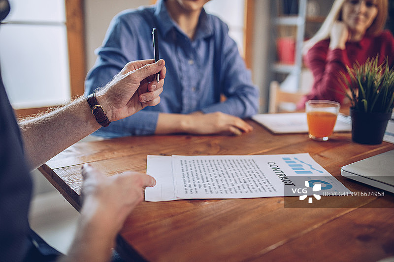 准备签署合同图片素材