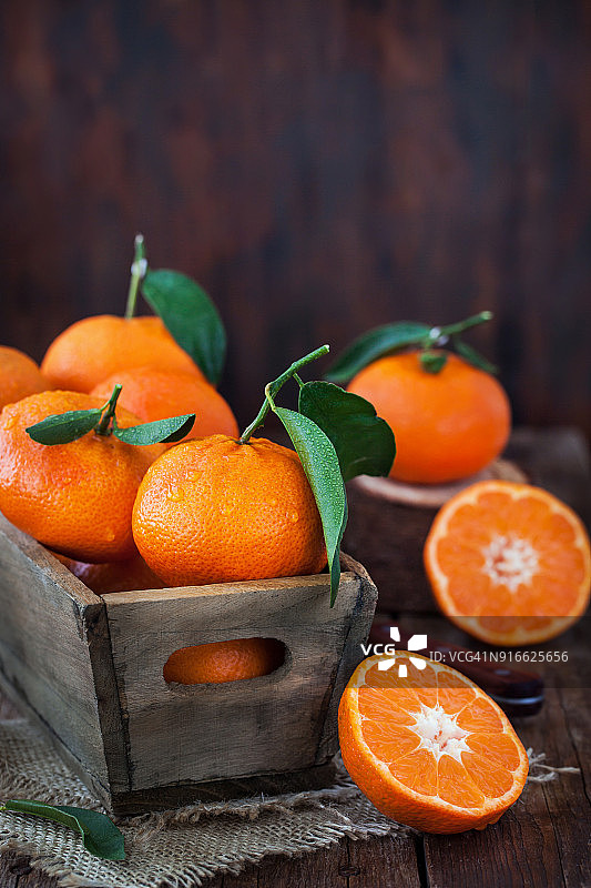 带叶新鲜橘子图片素材