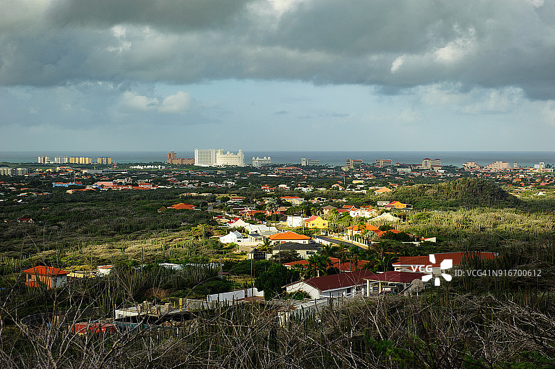 从阿鲁巴北部的一个观景点眺望加勒比海图片素材