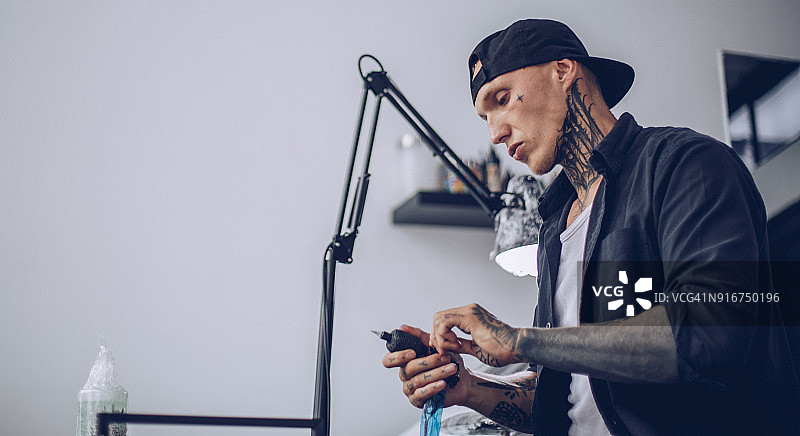 工作室中的艺术家图片素材