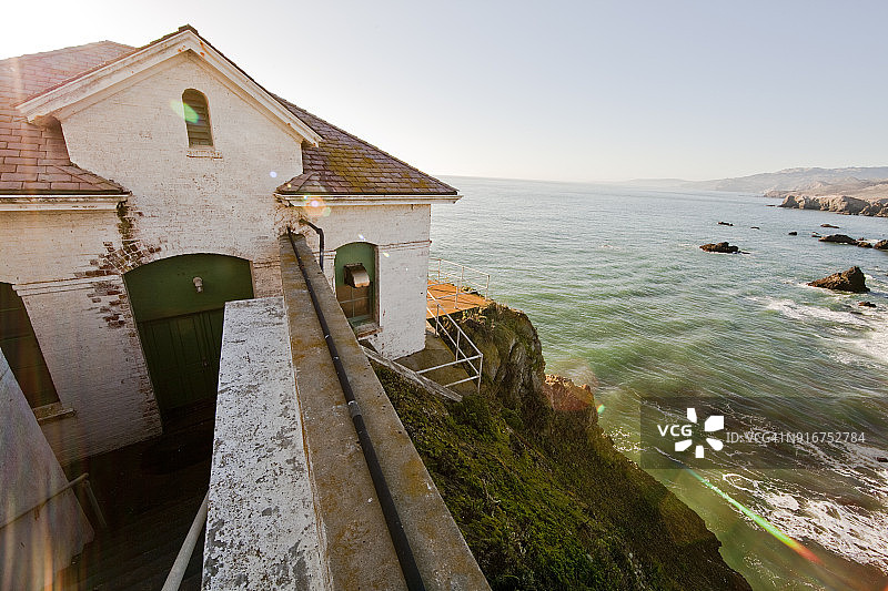 博尼塔角灯塔建筑群，眺望海洋和马林县海岸线图片素材