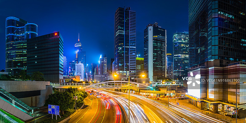香港未来主义高楼大厦高速公路交通霓虹灯夜景全景图片素材