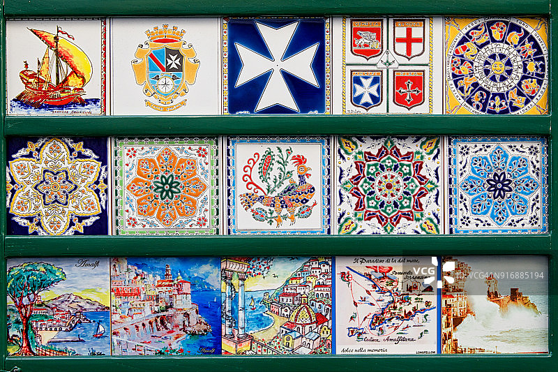 阿马尔菲海岸的彩陶瓷砖图片素材