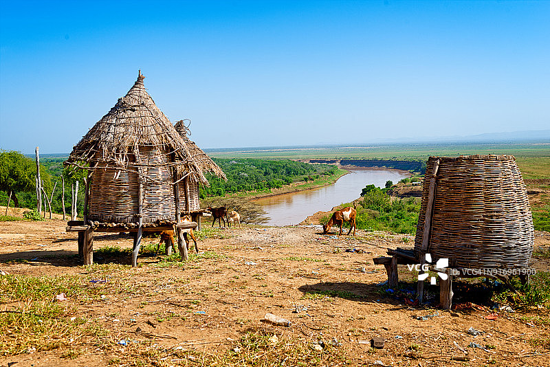埃塞俄比亚奥莫河谷的卡罗村庄房屋-2017年12月13日图片素材