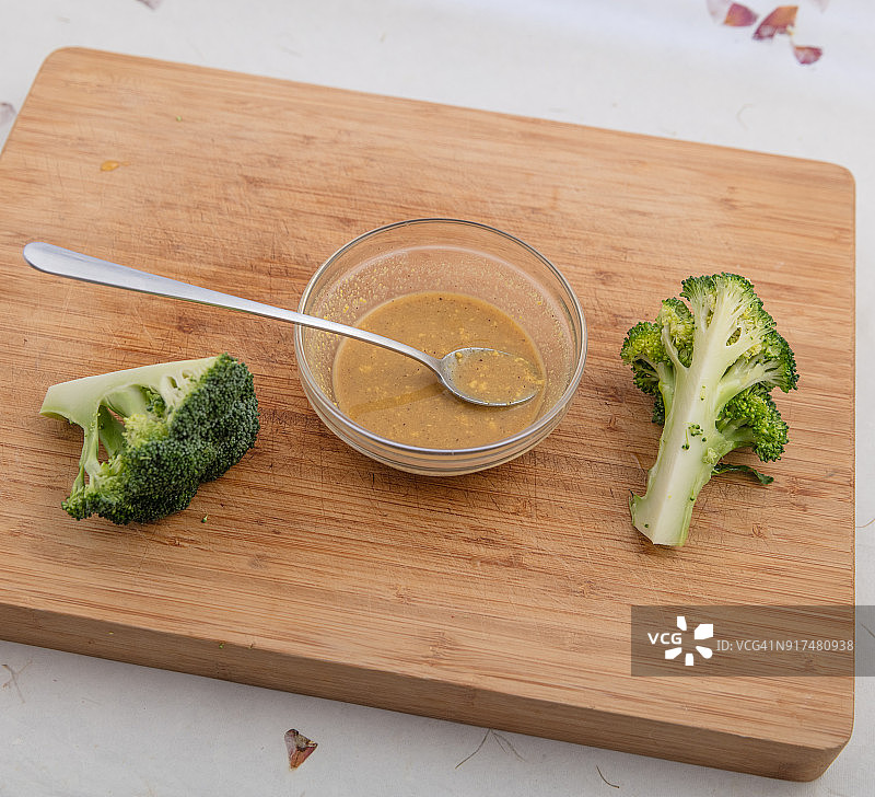 西兰花和腌料图片素材