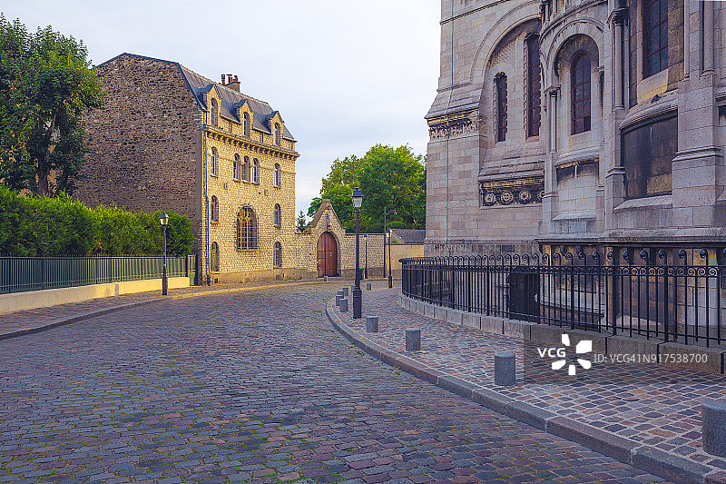 巴黎老旧的铺砌街道，法国图片素材