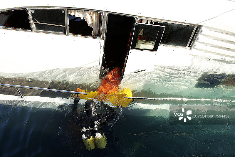 沉没的船只图片素材