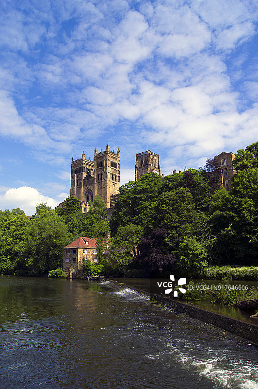 威尔河畔的达勒姆大教堂图片素材