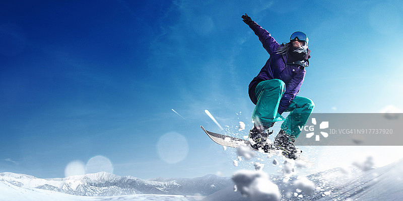 女子极限自由式单板滑雪跳跃图片素材